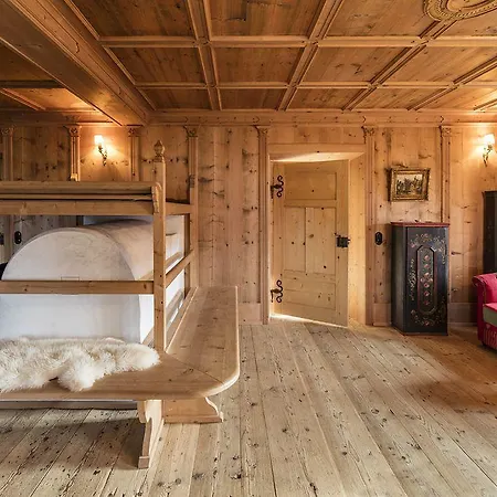 Kollreider Hof Farm stay *